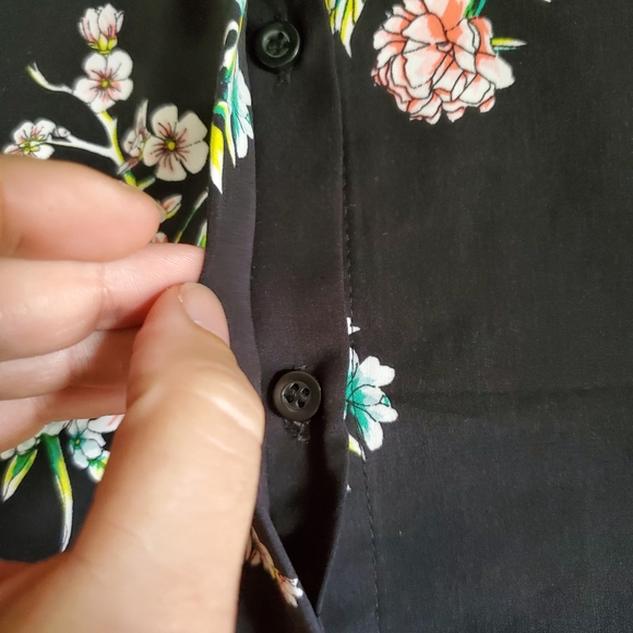 H&M Silky Long-Sleeve Button-Down Floral Blouse, 2 - Picture 5 of 9